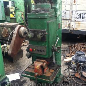 Vertikal burg'ulash mashinasi 2H125