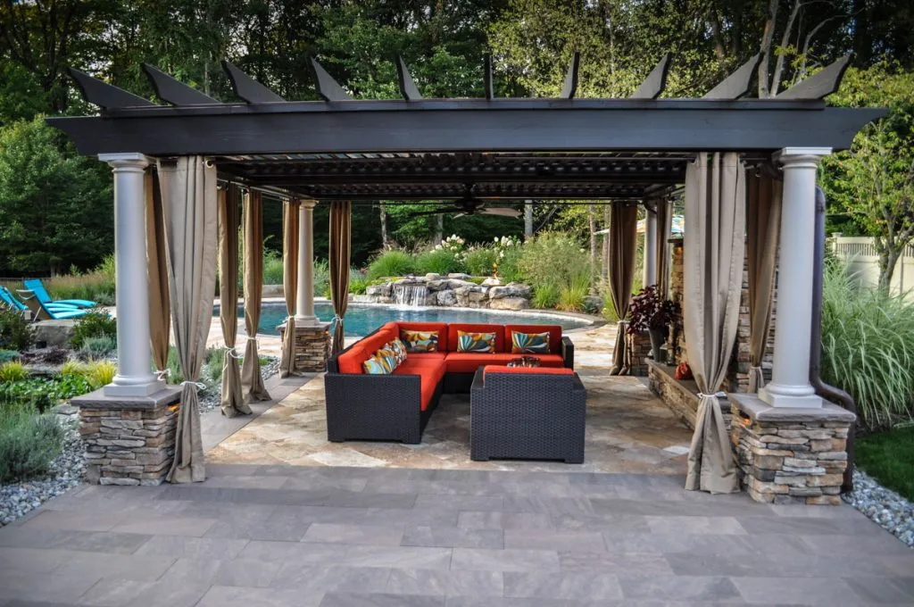 Hovuz uchun pergola tizimi