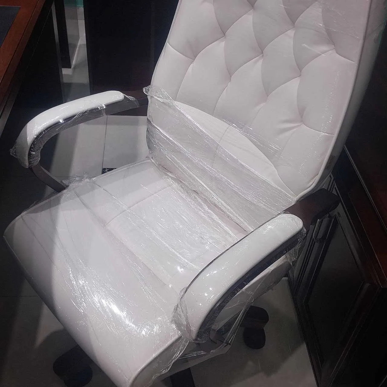 Menejer uchun ofis kreslosi
