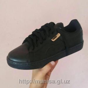 Черные кроссовки