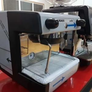 Fiorenzato F4 kofe maydalagichli Casadio S1 kofe mashinasi