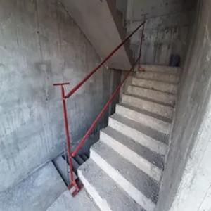 Временное ограждение лестнечных маршей