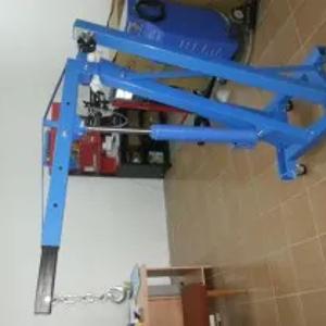 Кран для снятия и установки двигателей авто.