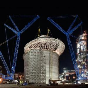 750 t gacha bo'lgan o'ziyurar LIEBHERR panjarali bomli kran