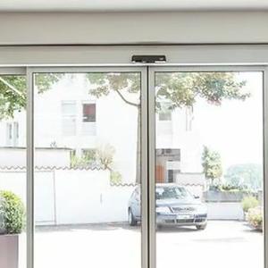 Avtomatik toymasin eshiklarga teging