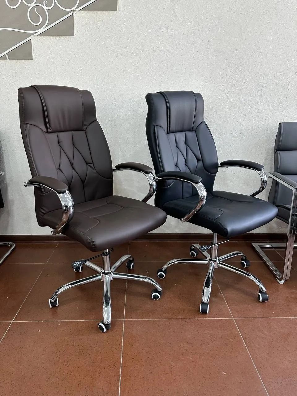 Menejer uchun ofis kafedrasi 1124