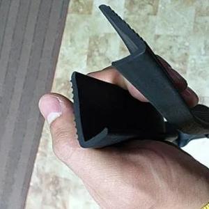 Zinapoya uchun kauchuk burchaklar