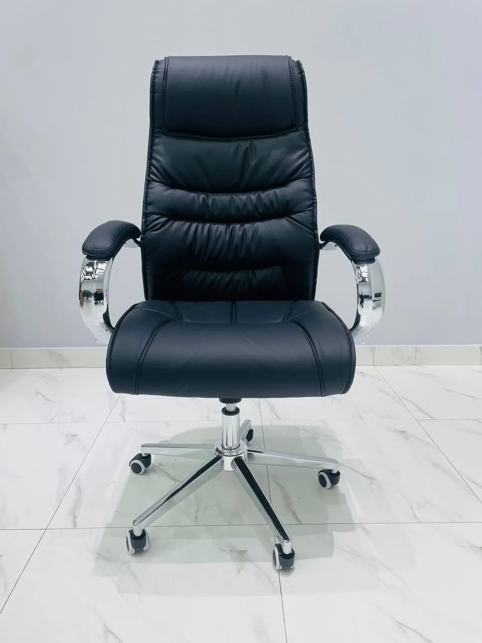 Menejer uchun ofis kafedrasi 8045