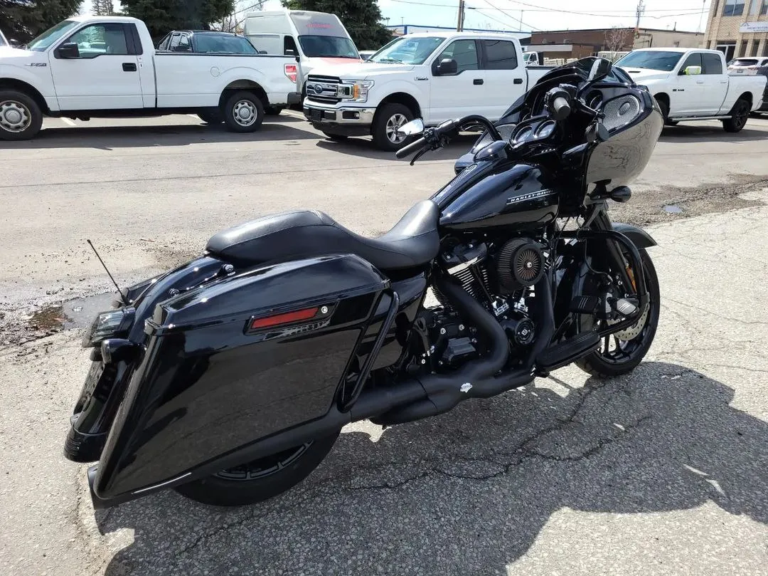 Мотоцикл Harley-Davidson Road Glide 114