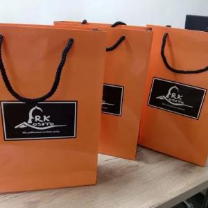 Individual nashrga ega qog'oz sumka