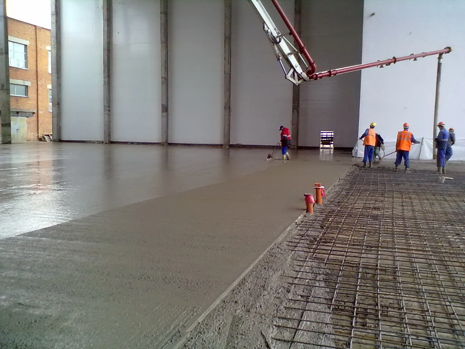Sanoat taxta, beton pollar, tepalik